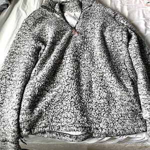 Pullover with short zipper